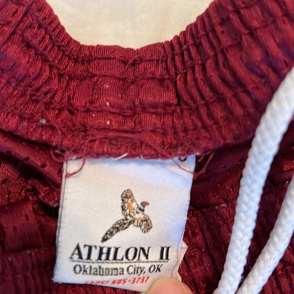 Vintage OU University of Oklahoma Crimson Mesh Basketball Shorts - Picture 5 of 5